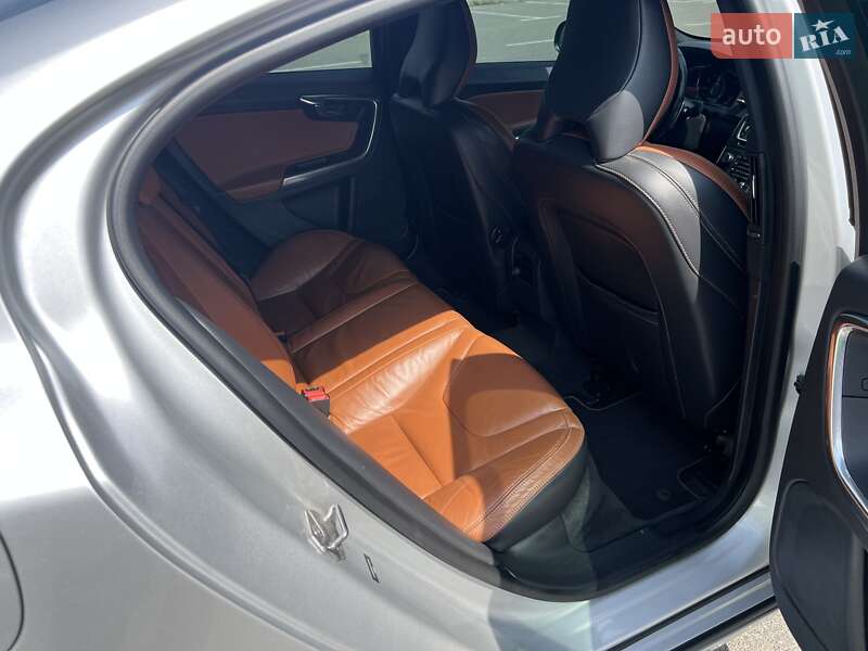 Седан Volvo S60 2014 в Киеве