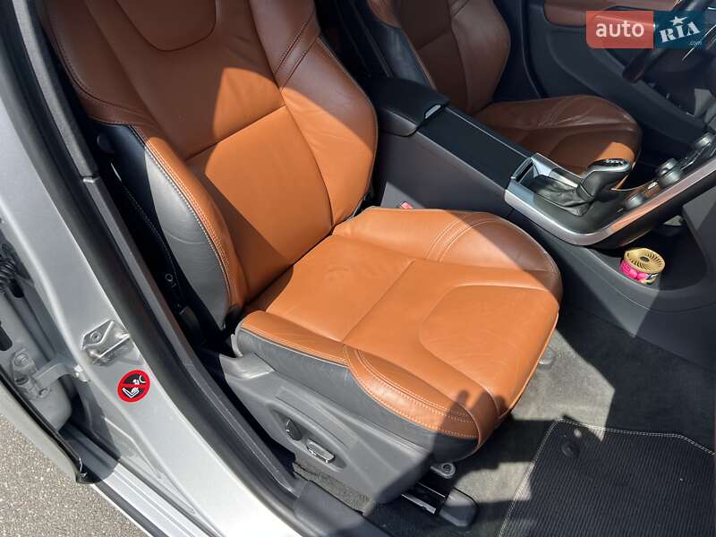 Седан Volvo S60 2014 в Киеве