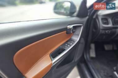 Седан Volvo S60 2012 в 