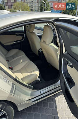 Седан Volvo S60 2016 в 