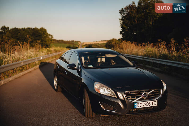 Седан Volvo S60 2012 в Ровно