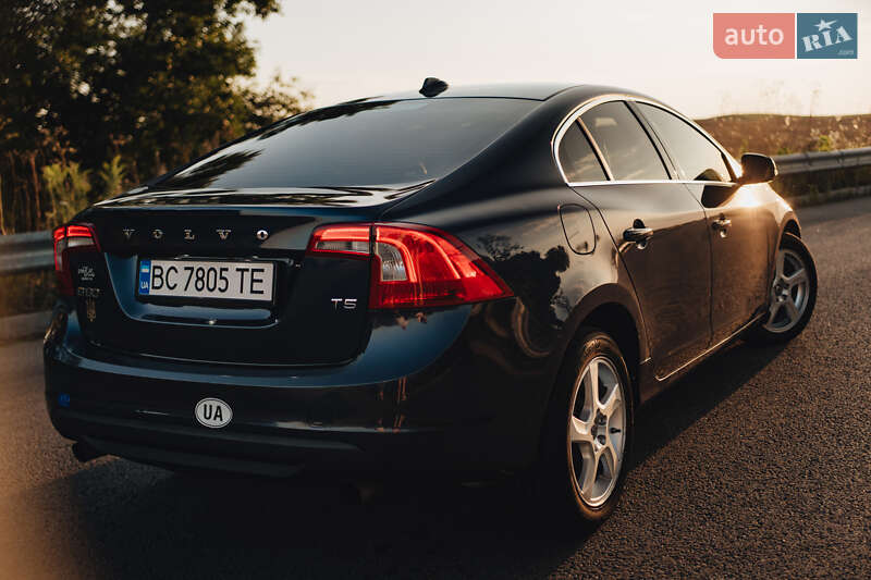 Седан Volvo S60 2012 в Ровно