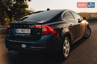 Седан Volvo S60 2012 в 