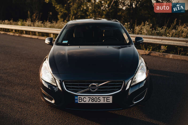 Седан Volvo S60 2012 в Ровно