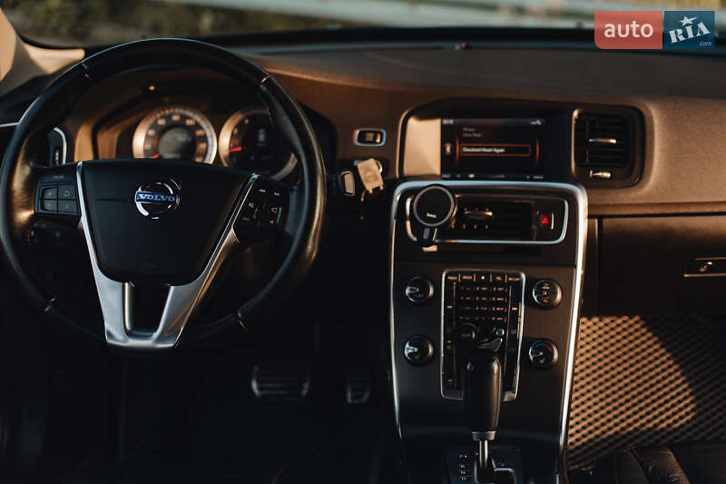 Седан Volvo S60 2012 в Ровно