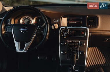 Седан Volvo S60 2012 в 