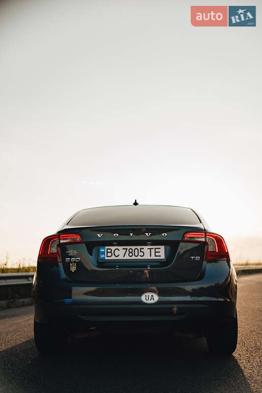 Седан Volvo S60 2012 в Ровно
