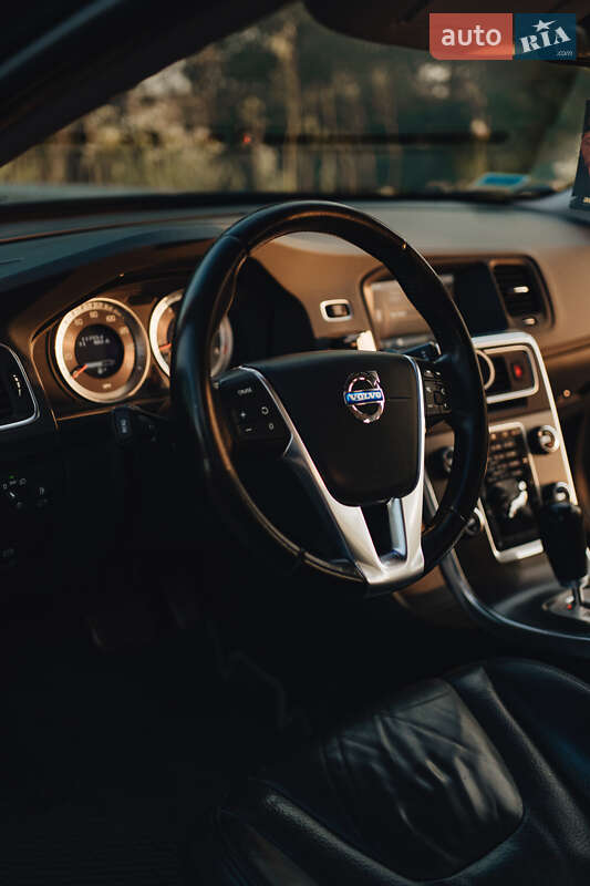 Седан Volvo S60 2012 в Ровно