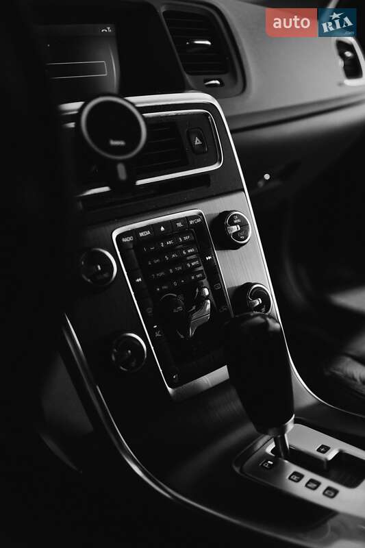 Седан Volvo S60 2012 в Ровно