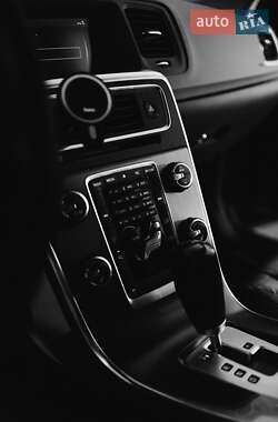 Седан Volvo S60 2012 в 