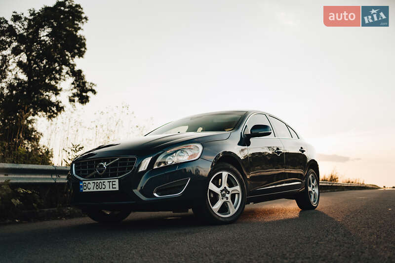 Седан Volvo S60 2012 в Ровно