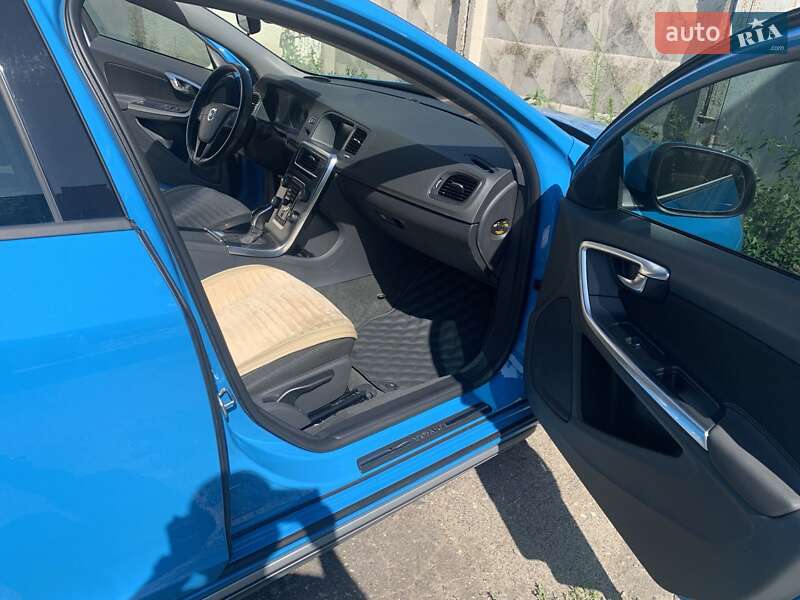 Седан Volvo S60 2013 в Кропивницком