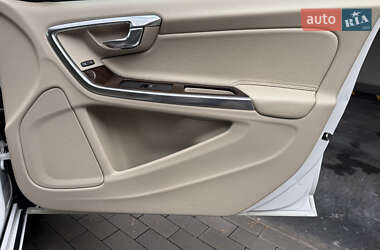Седан Volvo S60 2013 в 