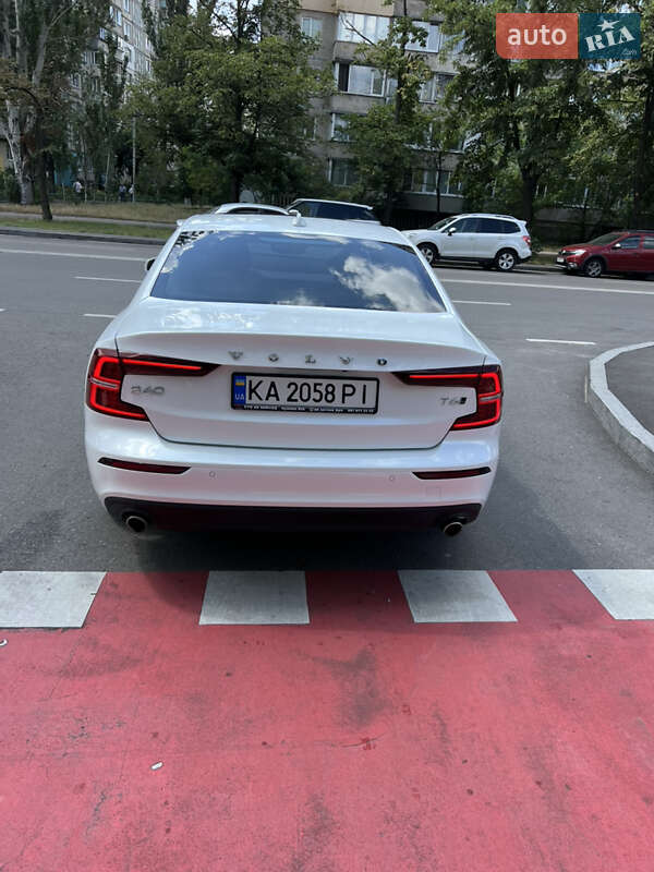 Седан Volvo S60 2020 в Киеве