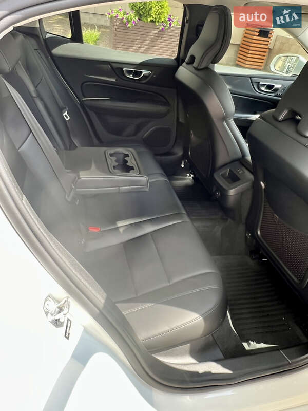 Седан Volvo S60 2020 в Киеве