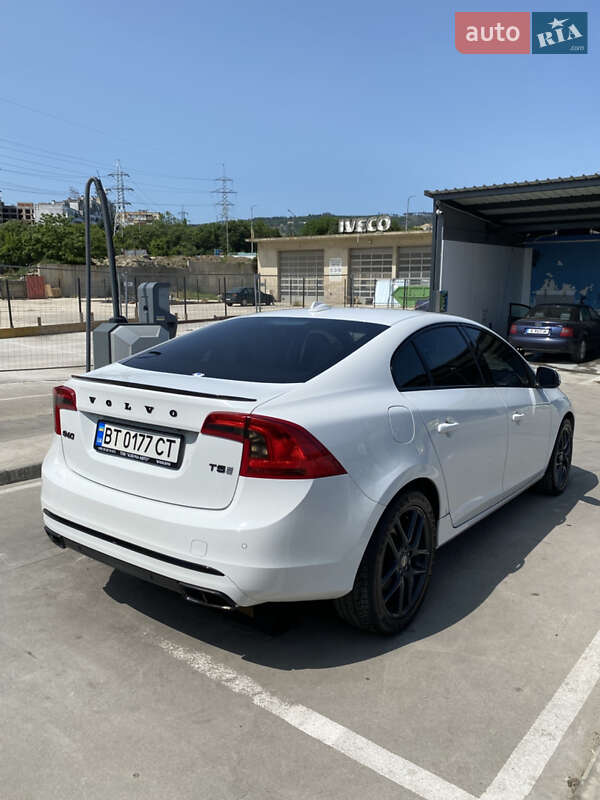 Седан Volvo S60 2015 в Измаиле