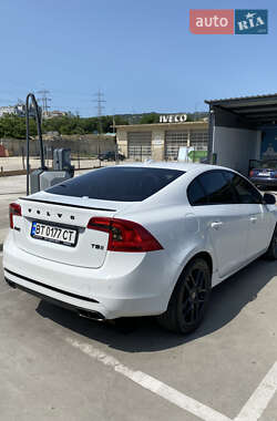 Седан Volvo S60 2015 в 