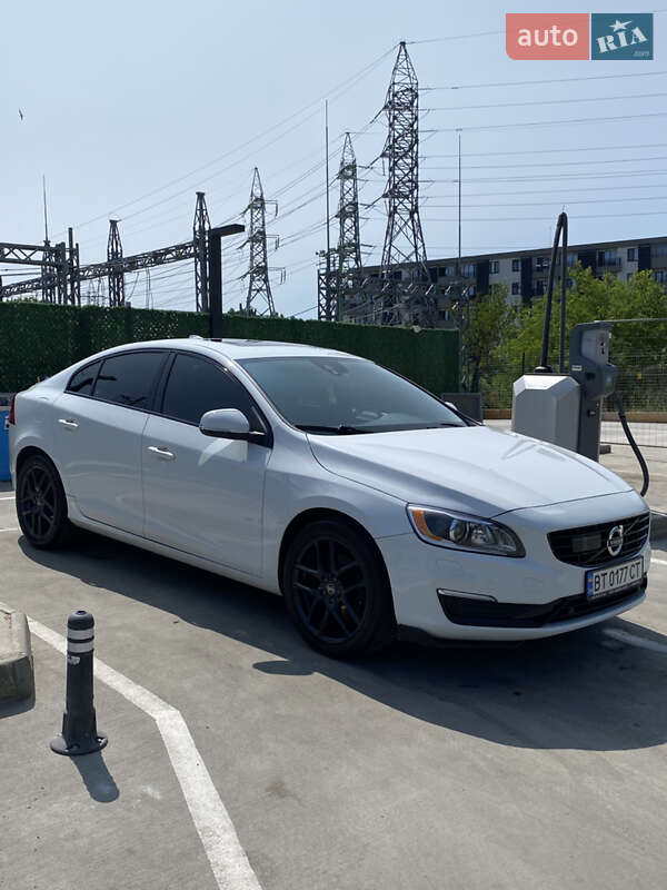 Седан Volvo S60 2015 в Измаиле