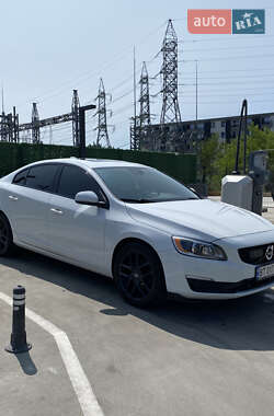 Седан Volvo S60 2015 в 
