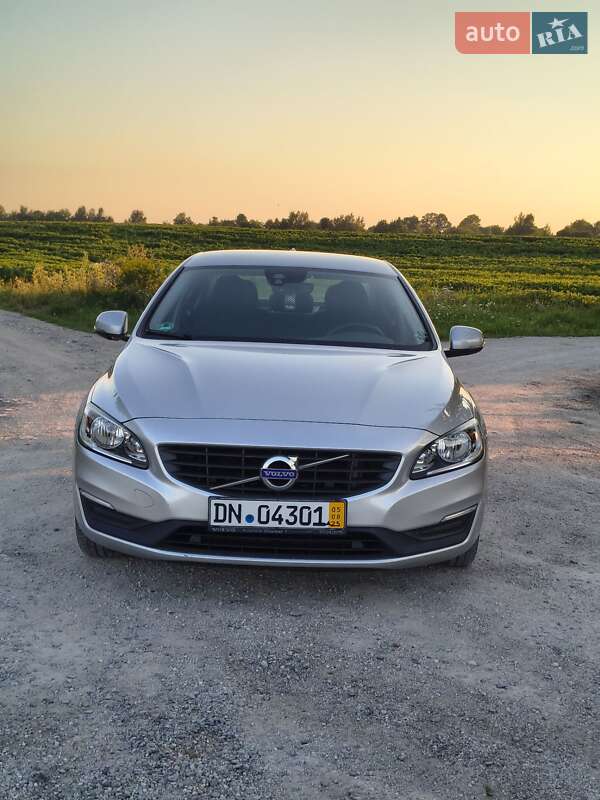 Седан Volvo S60 2016 в Радивилове