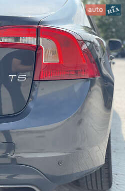 Седан Volvo S60 2016 в 