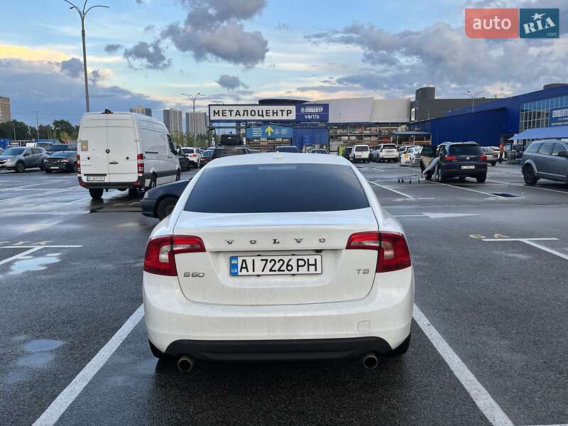 Седан Volvo S60 2012 в Киеве