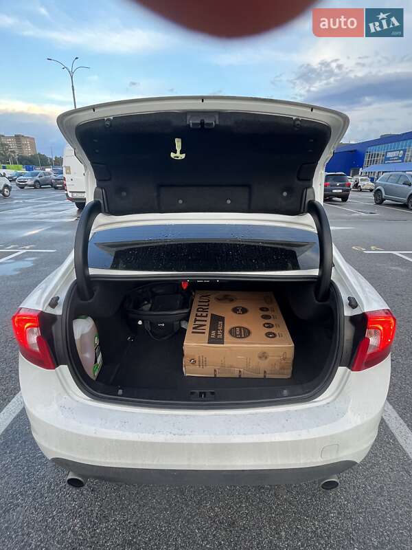 Седан Volvo S60 2012 в Киеве