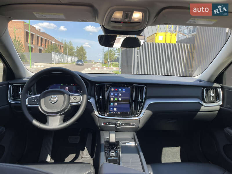 Седан Volvo S60 2024 в Киеве