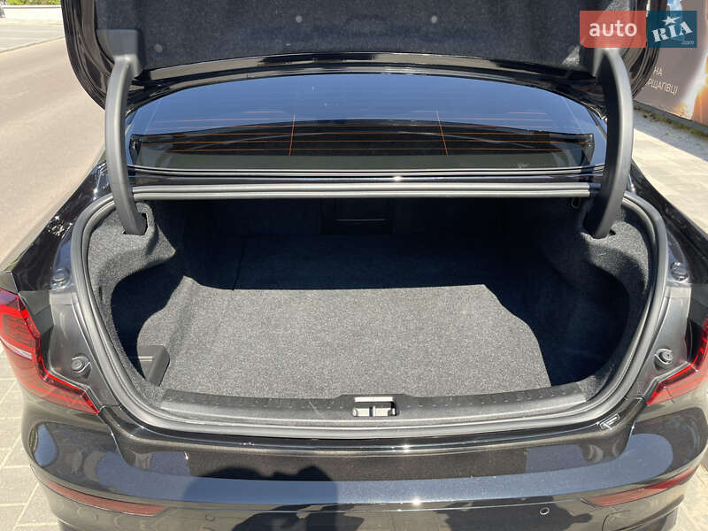 Седан Volvo S60 2024 в Киеве