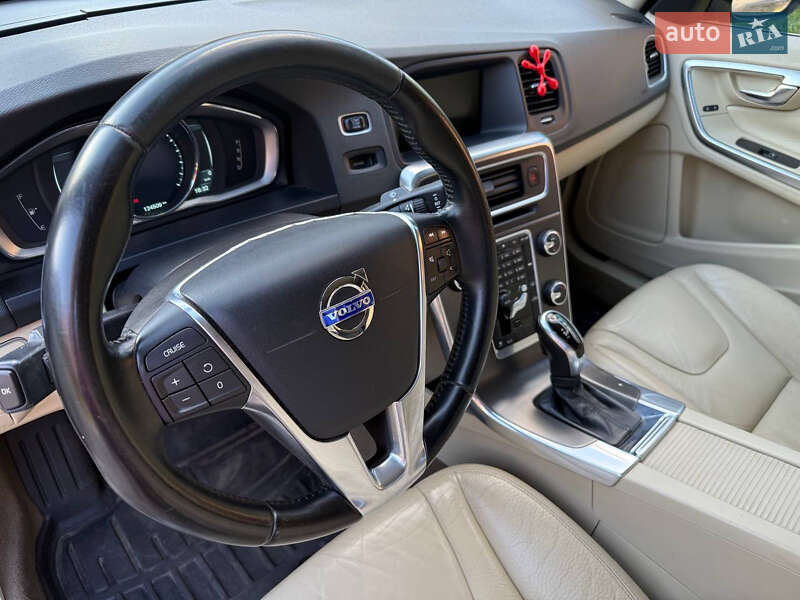 Седан Volvo S60 2013 в Виннице