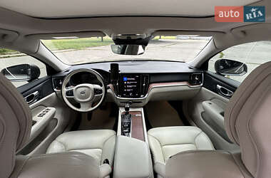 Седан Volvo S60 2020 в 