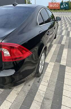Седан Volvo S60 2017 в 