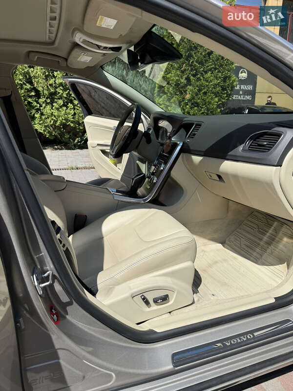 Седан Volvo S60 2014 в Днепре