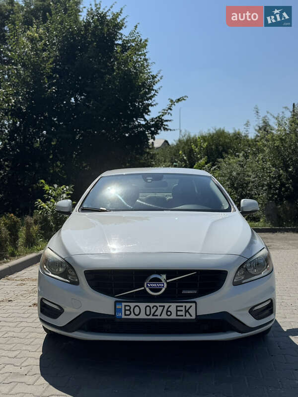 Седан Volvo S60 2015 в 