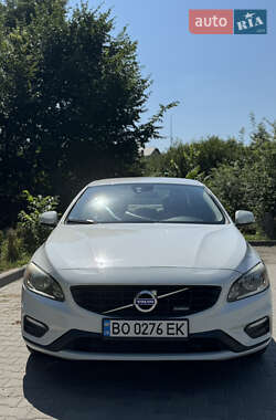 Седан Volvo S60 2015 в 
