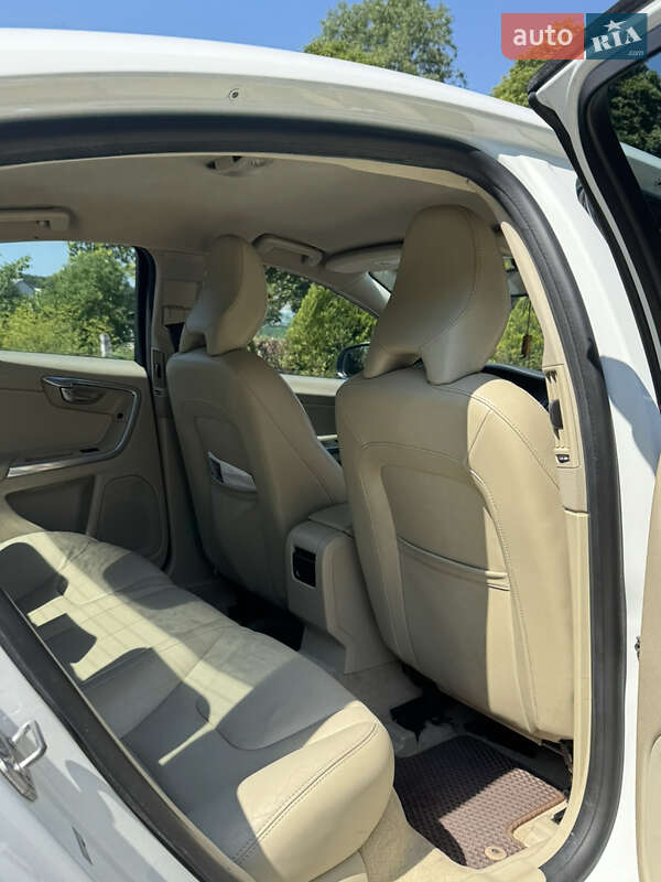 Седан Volvo S60 2015 в Тернополе