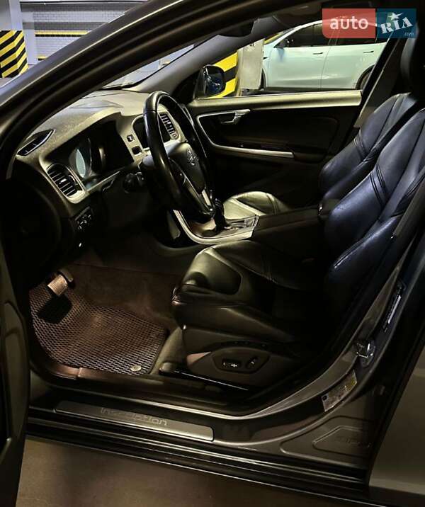 Седан Volvo S60 2015 в 