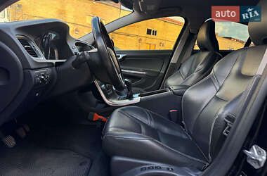 Седан Volvo S60 2015 в 