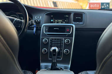Седан Volvo S60 2015 в 