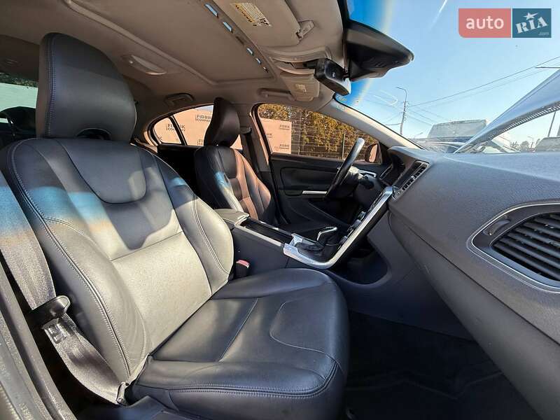Седан Volvo S60 2015 в Луцке