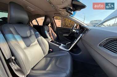 Седан Volvo S60 2015 в 