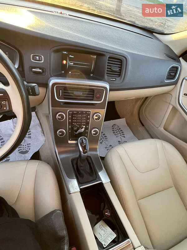Седан Volvo S60 2015 в Виннице