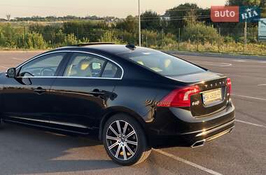 Седан Volvo S60 2015 в 