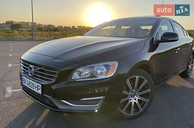 Седан Volvo S60 2015 в 