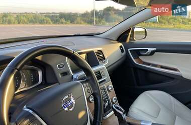 Седан Volvo S60 2015 в 