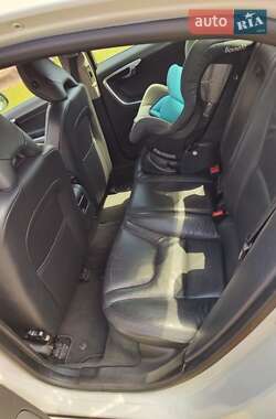 Седан Volvo S60 2012 в 