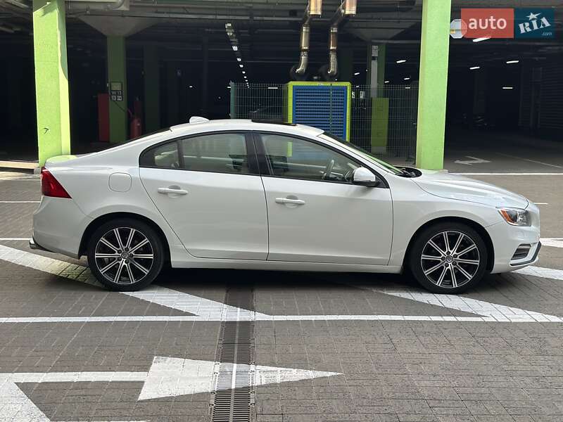 Седан Volvo S60 2017 в Киеве