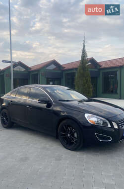 Седан Volvo S60 2012 в 