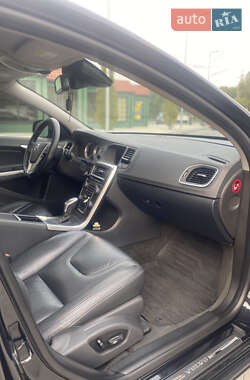 Седан Volvo S60 2012 в 