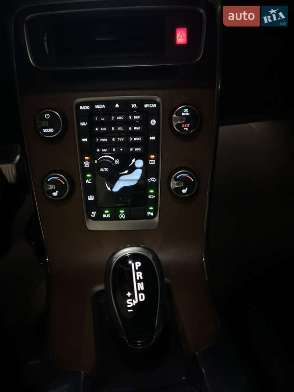 Седан Volvo S60 2015 в Черновцах